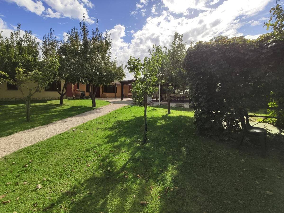 Foto 5 von 19: Quadruple Room with Garden View