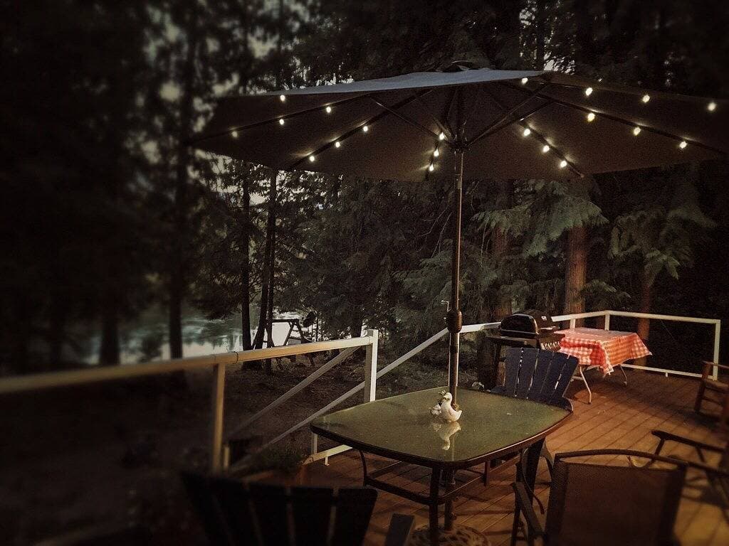 Foto 2 von 51: Romantische Waterfront Shabby Chic Hütte am Clark Fork River!  #SchwankyCabin
