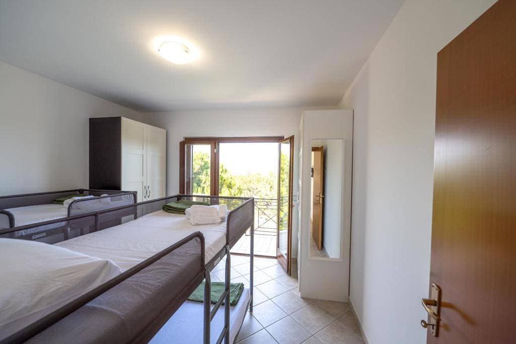 Foto 4 von 33: Two-Bedroom Apartment