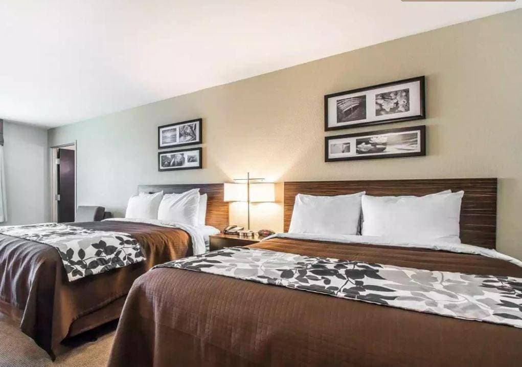 Foto 10 von 13: Standard Queen Room with Two Queen Beds
