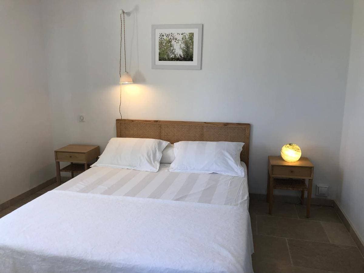 Chambre hôtes Les Garrigues CUCURON 1