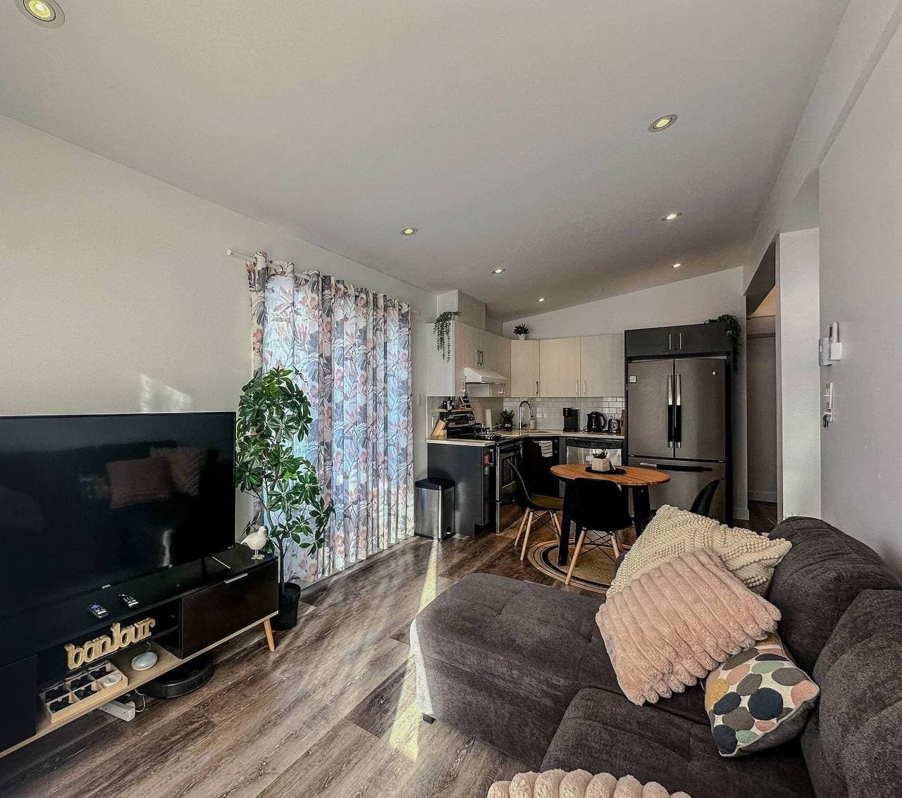 Foto 4 von 34: Helles Haus mit Balkon - 15 Minuten zu den Premium Outlets