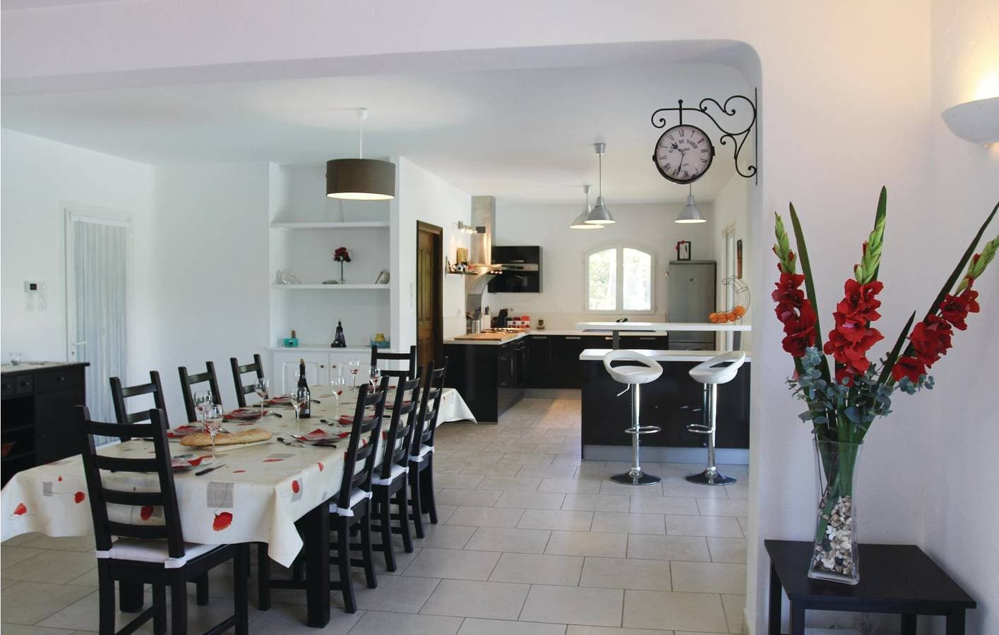 Foto 11 von 18: Apartment mit Bergblick, Parkplatz, Pool und WiFi