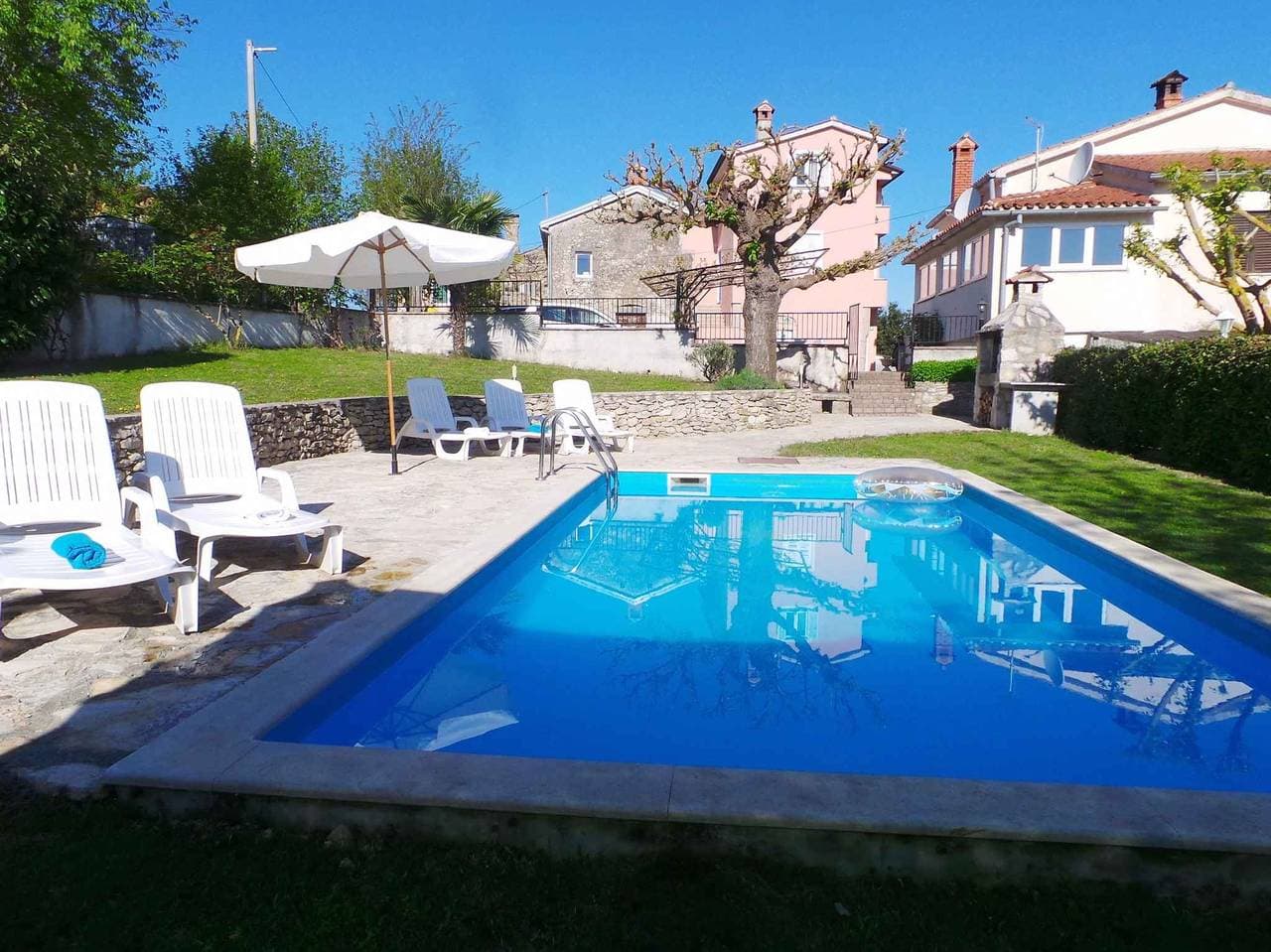 Ferienhaus mit Pool und Klima 1