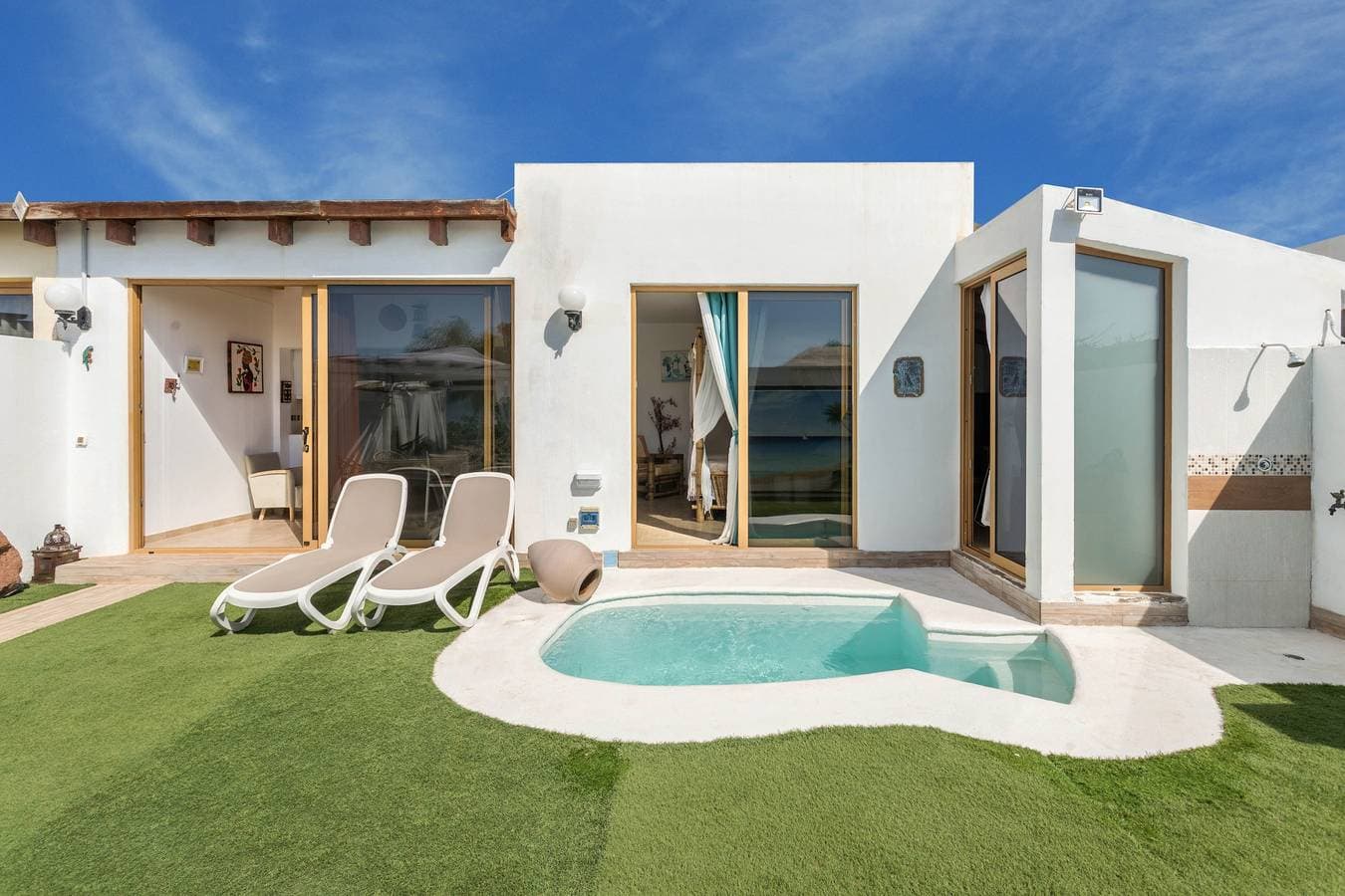 Foto 2 von 23: Hübsches Ferienhaus "Villa Bali" mit Pool, schnellem WLAN, Terrasse & Garten
