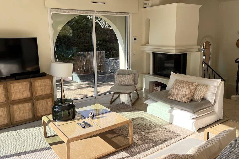 Foto 7 von 18: Villa With Sea View And Pool 100M From The Beach