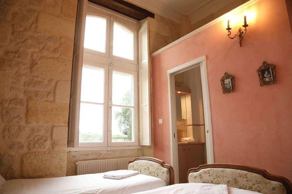Foto 6 von 30: Fairytale Chateau with pool surrounded by vineyard and parc