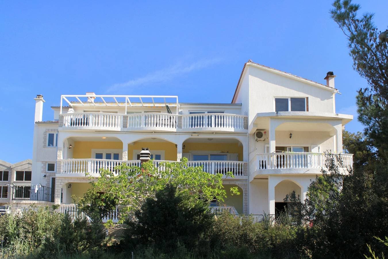 Foto 4 von 25: 2-Zimmer-Ferienwohnung mit Terrasse und Meerblick Grebastica, Sibenik -a