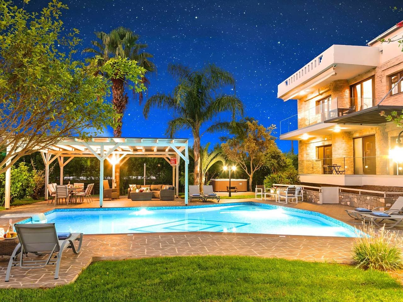 Foto 2 von 44: Mirsini Villa Privater Pool Jacuzzi