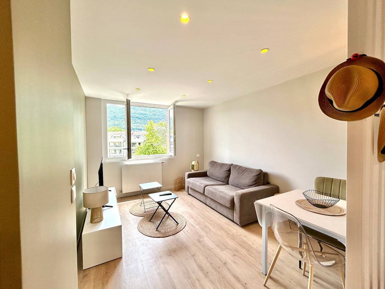Renovierte Wohnung in Annecy mit Parkplatz und WIFI 1