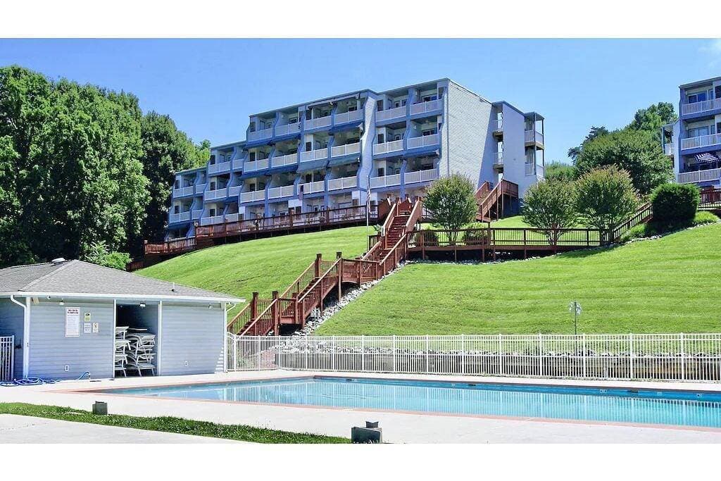 Foto 3 von 20: Kürzlich renovierte 1-Zimmer-Wohnung mit atemberaubendem Seeblick - Keine Reinigungs- oder Wäschegebühren