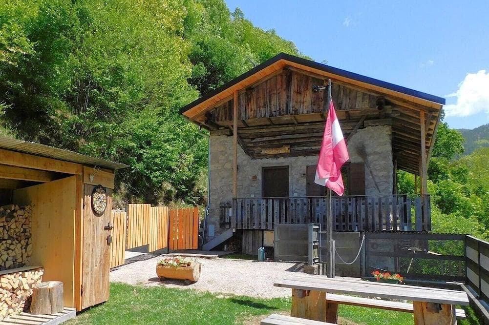 Maso Tòttn Bergchalet - Südhang, Alleinlage, Dolomitenblick, komplett eingezäunt 1