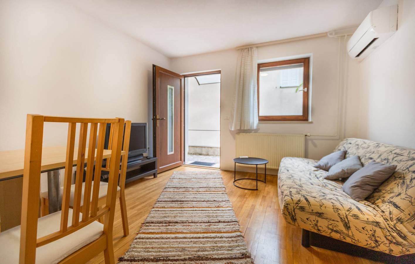 Foto 3 von 14: Ferienwohnung für 4 Personen mit Terrasse