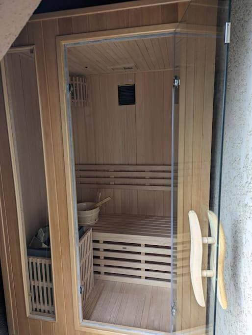Foto 7 von 39: Two-Bedroom Apartment