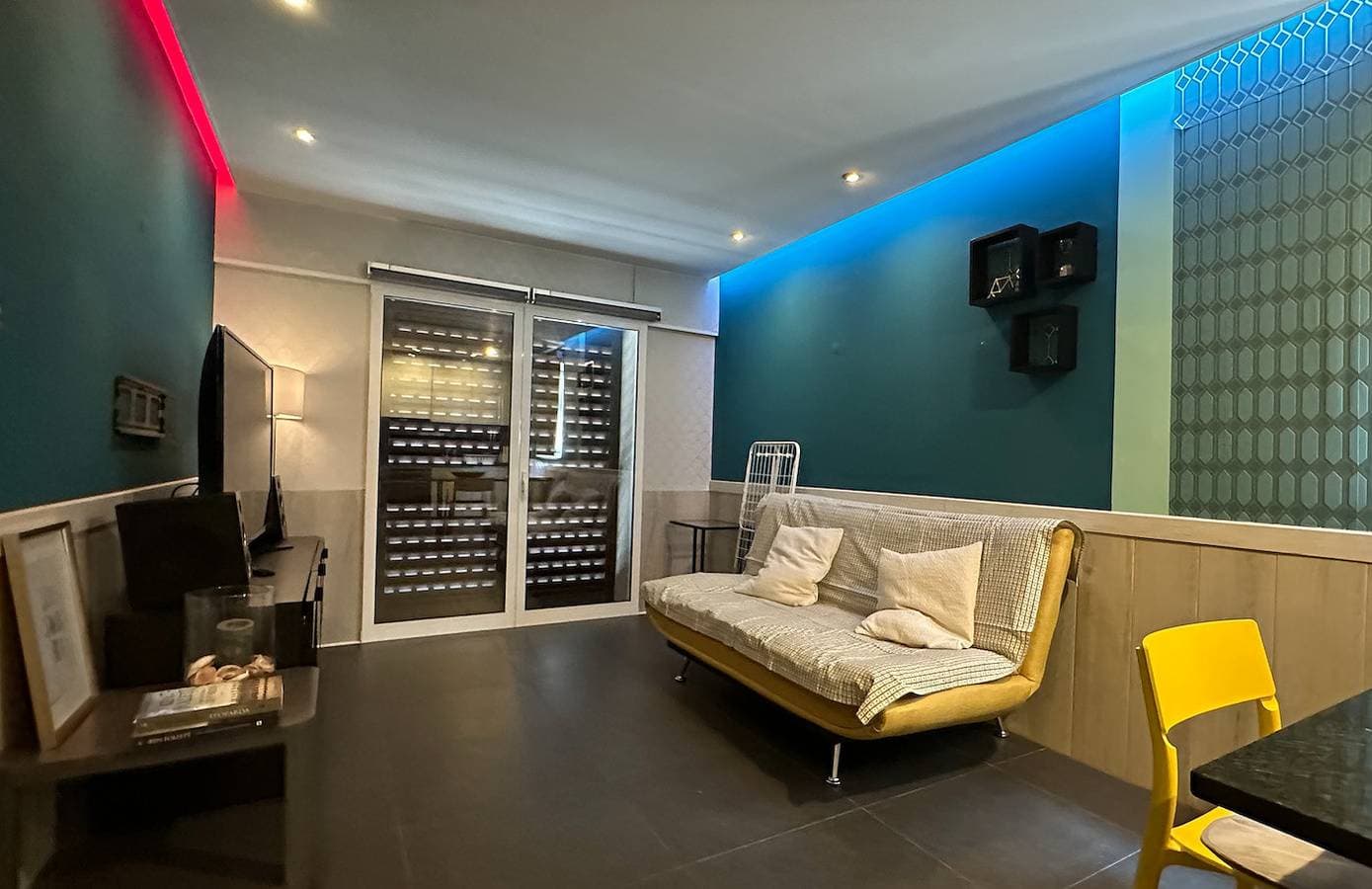 Foto 6 von 27: Apartamento T1 Caliços 600mt da Praia