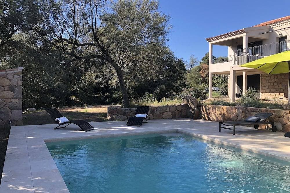 Detached & air-conditioned villa. Swimming pool. Garden with trees. Close to beaches 1