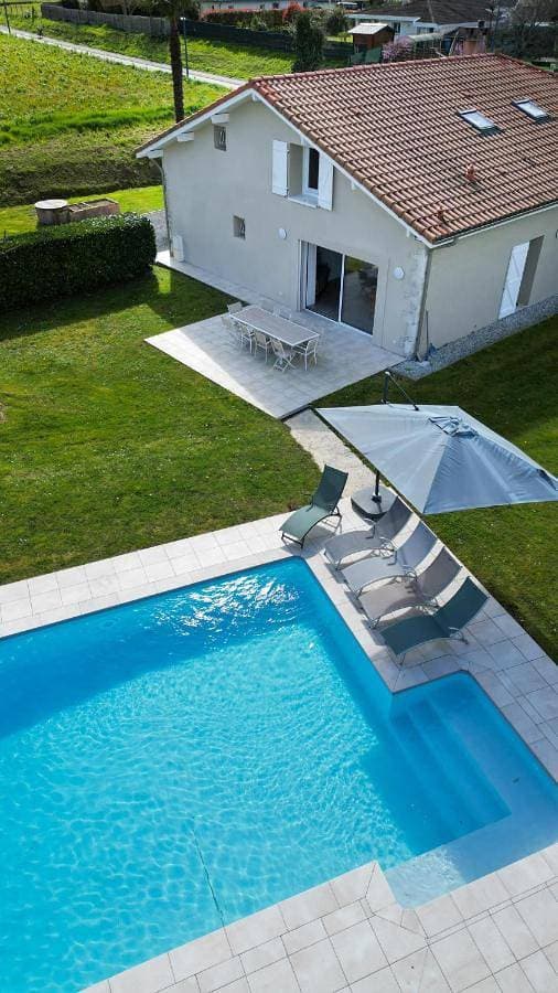 Foto 2 von 52: Villa with Private Pool