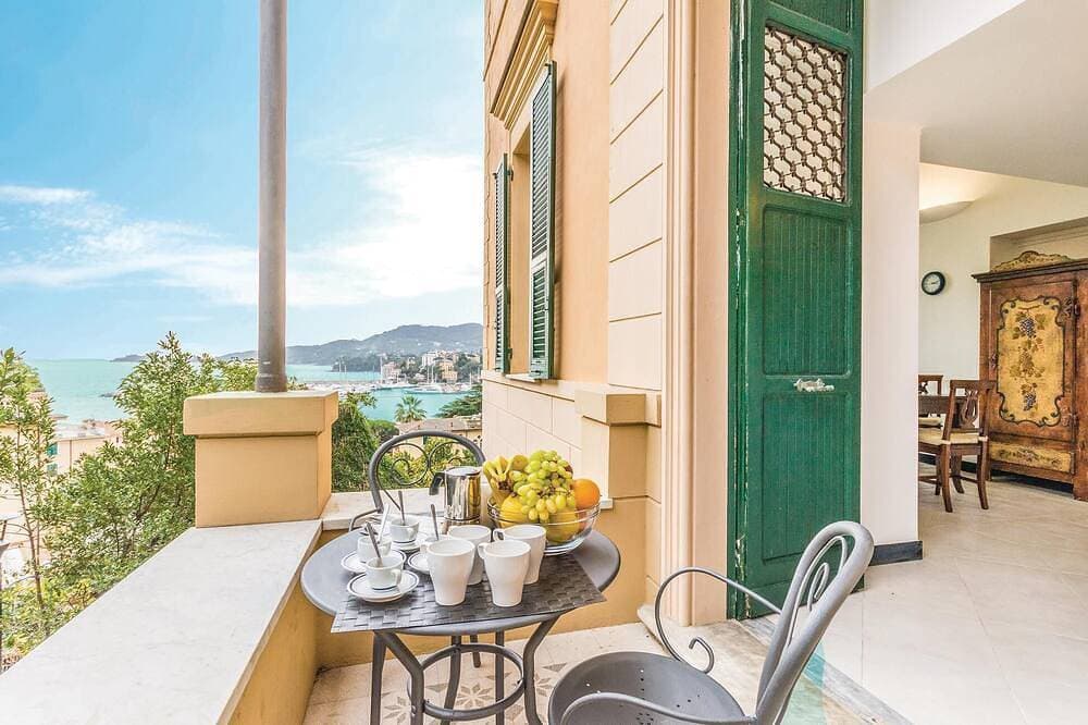 Beach front apartment in Rapallo Ge with swimming pool 1