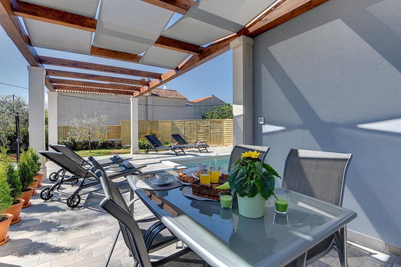 Foto 3 von 26: Herrliche Villa mit privatem Pool, WLAN, Klima, Sonnenterrasse, Liegen und Grill