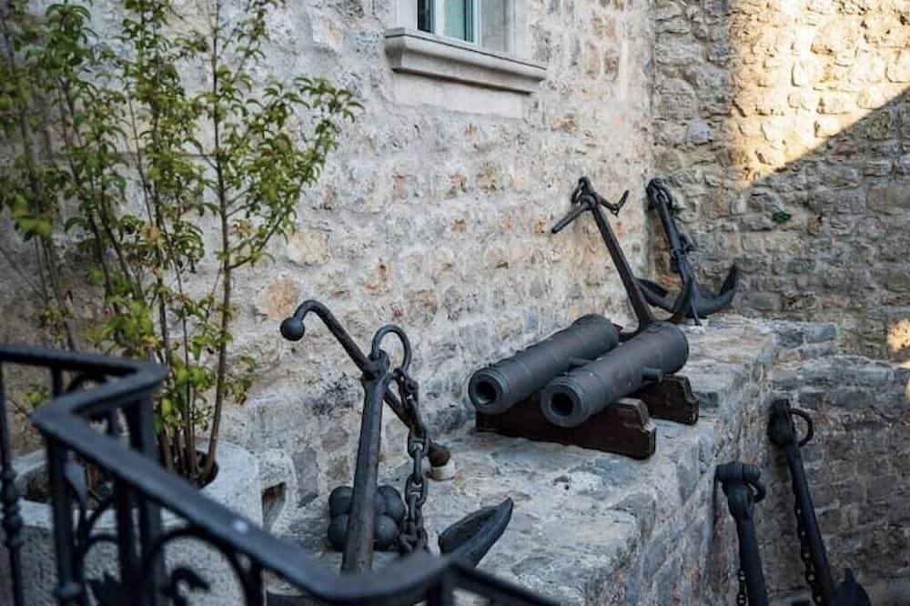 Mistral Studio – Historic Charm, Stunning Views & Relaxing Terrace 1