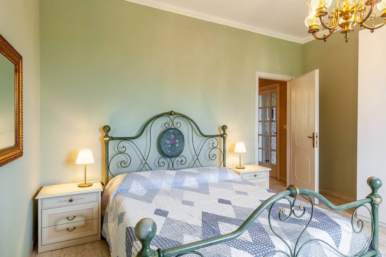 Foto 7 von 44: Ferienwohnung 'Villa La Lanterna Bianca' mit Bergblick, WLAN und Klimaanlage