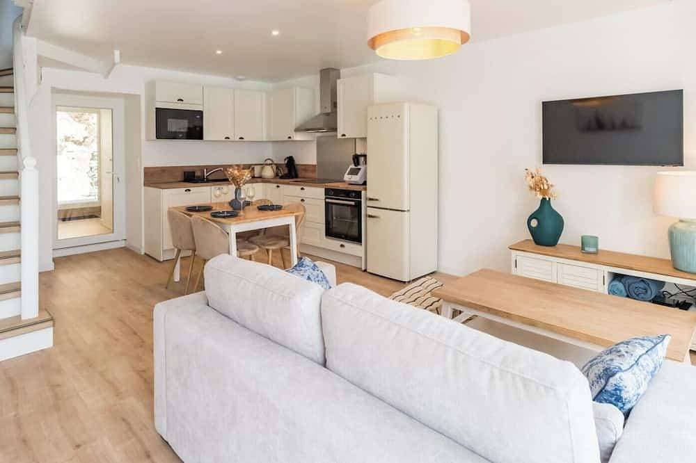Charming new house with terrace, Port du Legue 1