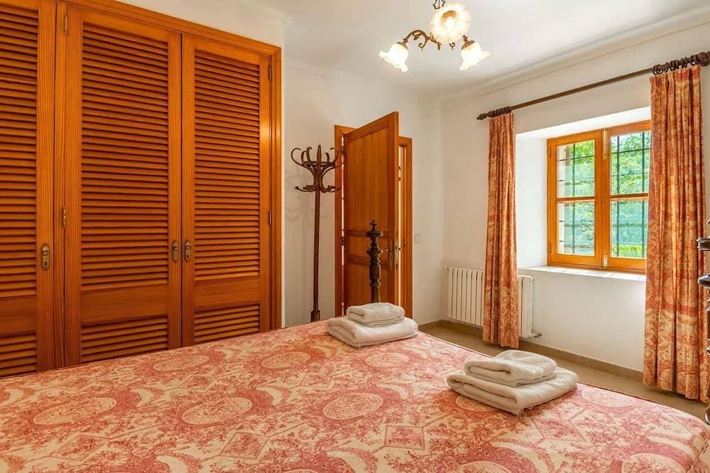 Foto 3 von 30: Schönes alleinstehendes Ferienhaus mit  W-Lan, privatem Pool, TV, Terrasse, Haustiere erlaubt