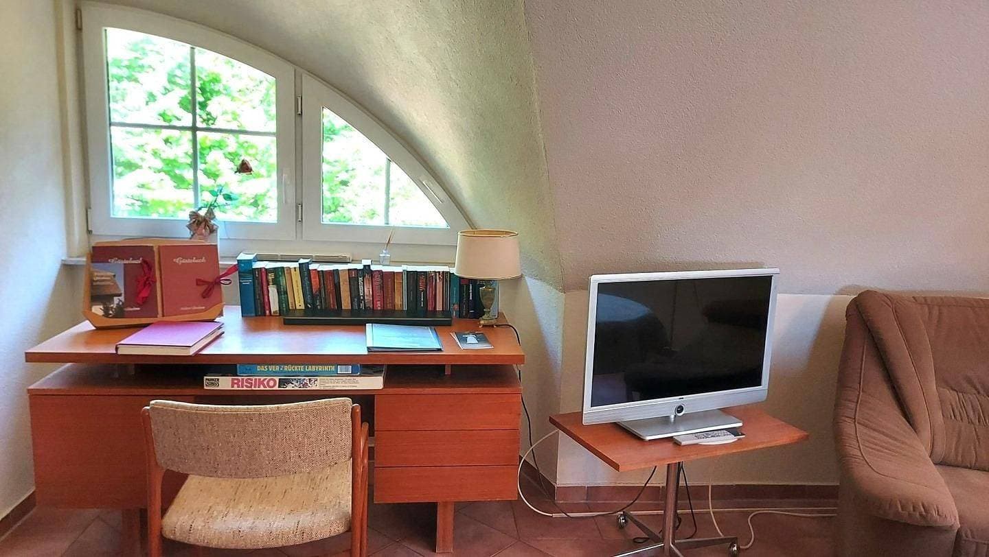 Foto 4 von 21: Ferienwohnung Uhlenhuus: Reetdachromantik mit Gartenterrasse & Carport