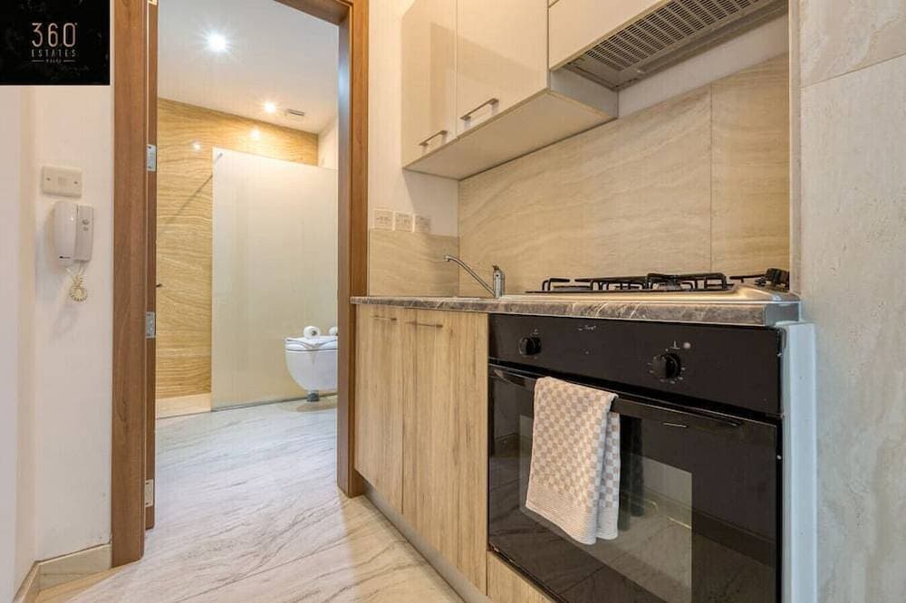 Foto 9 von 27: Spacious home with access  to roof top terrace !