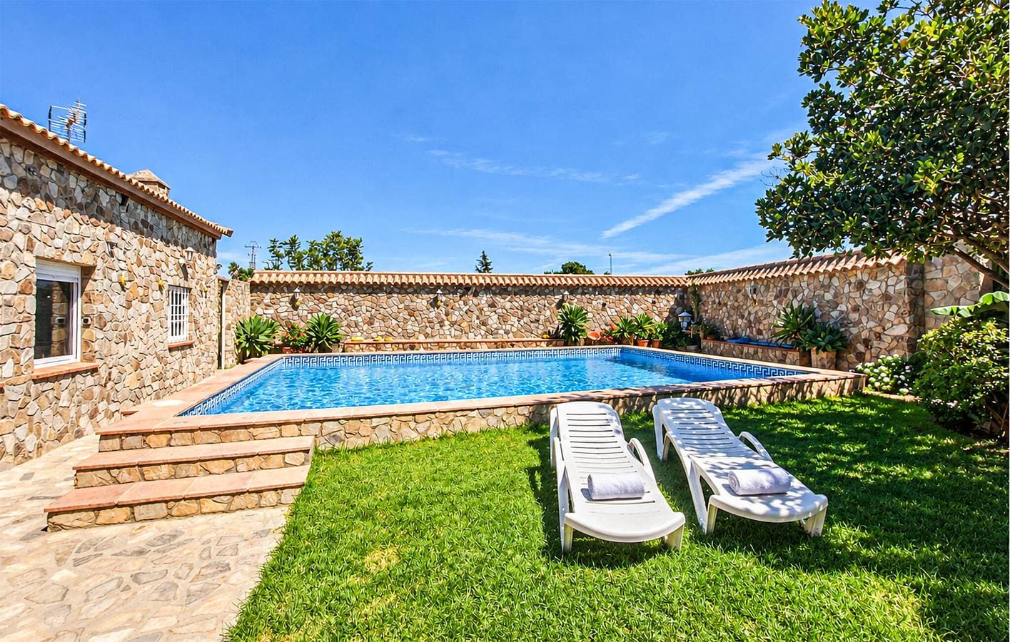 Foto 11 von 25: Geräumige 170 m² große Ferienwohnung mit Pool, WLAN und Parkplatz in der Nähe von San José de Malcocinado