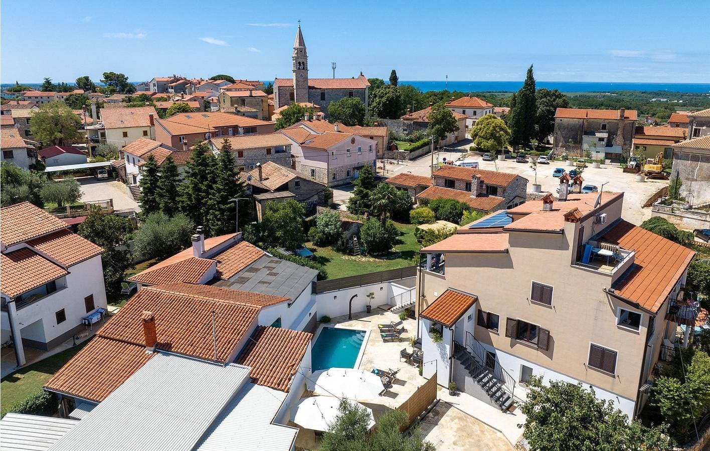 Modernes 70 m² großes Apartment mit Terrasse und Pool in der Nähe der Pizzeria Capri 1