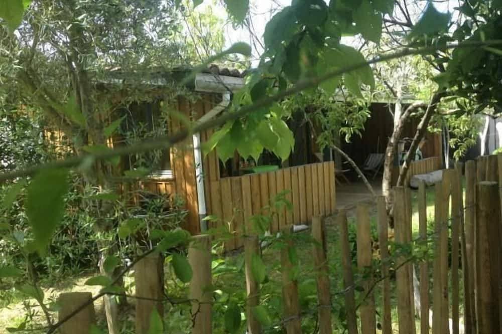 Foto 5 von 23: Schuppen mit überdachter Terrasse und eigenem Garten