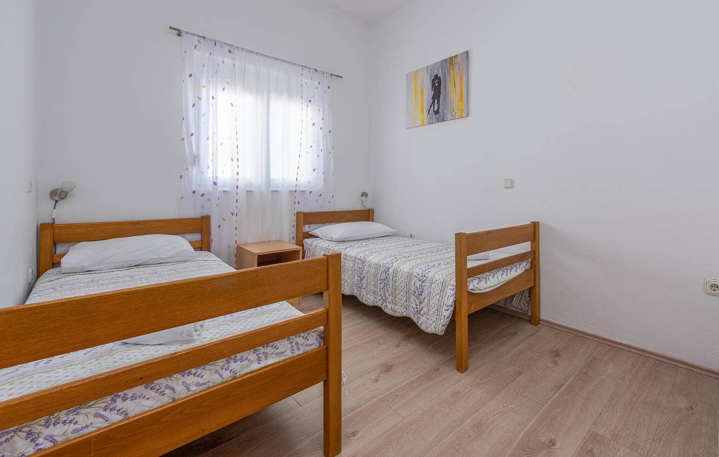 Foto 13 von 29: Urlaub am Meer: Gemütliche Ferienwohnung mit Terrasse und Parkplatz, 2,5 km von Novigradsko More entfernt