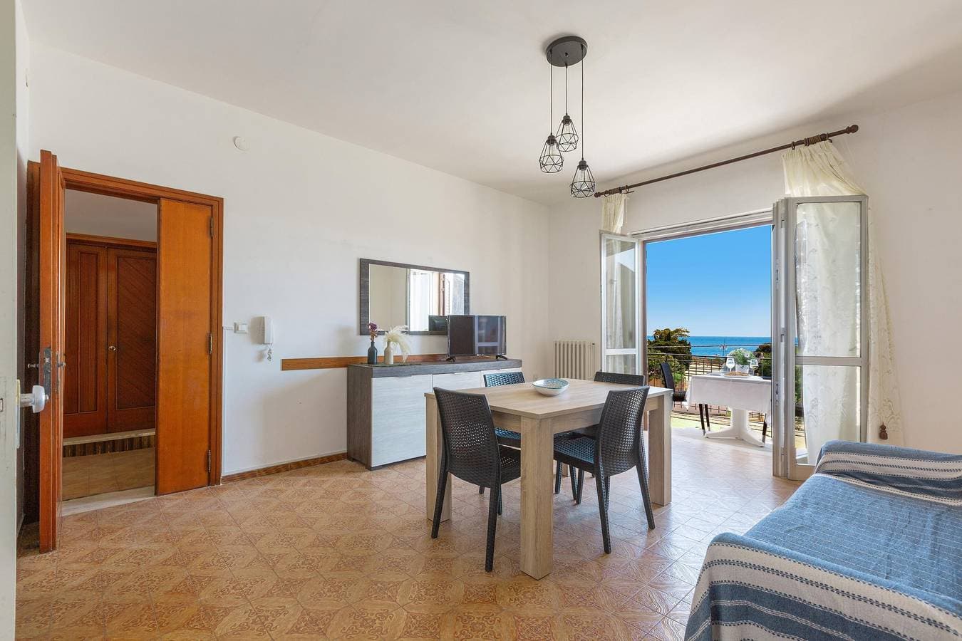 Foto 6 von 24: Ferienwohnung für 4 Personen mit Balkon
