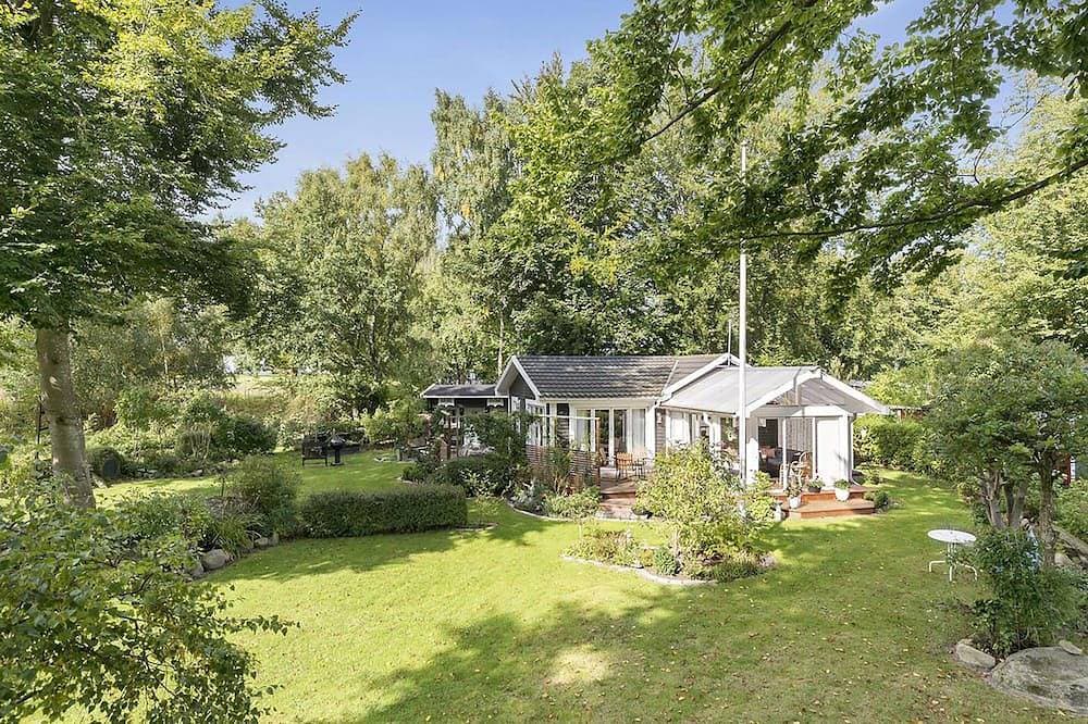 Modernes Ferienhaus in der Nähe von Norje Seebad in landschaftlich reizvoller Umgebung 1