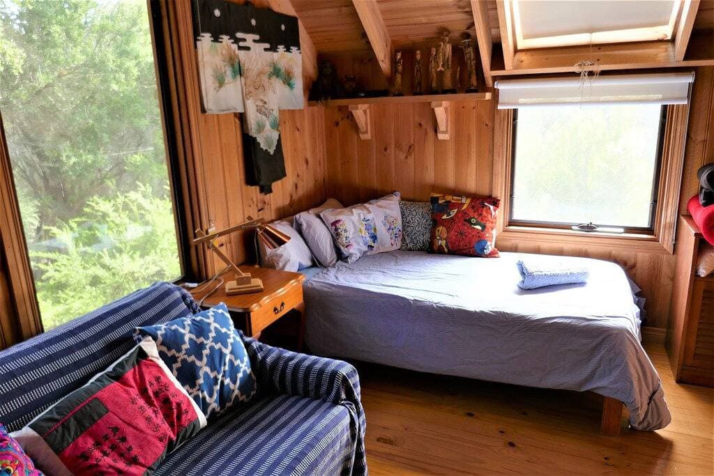 Albies Cottage: Hübsches, abgelegenes Holzhaus in einem Buschblock am Meer 1