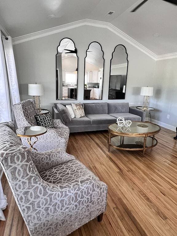 Foto 4 von 35: Boat Friendly, Vast Parking, Fenced Yard, Near River, Una, Downtown, Spacious