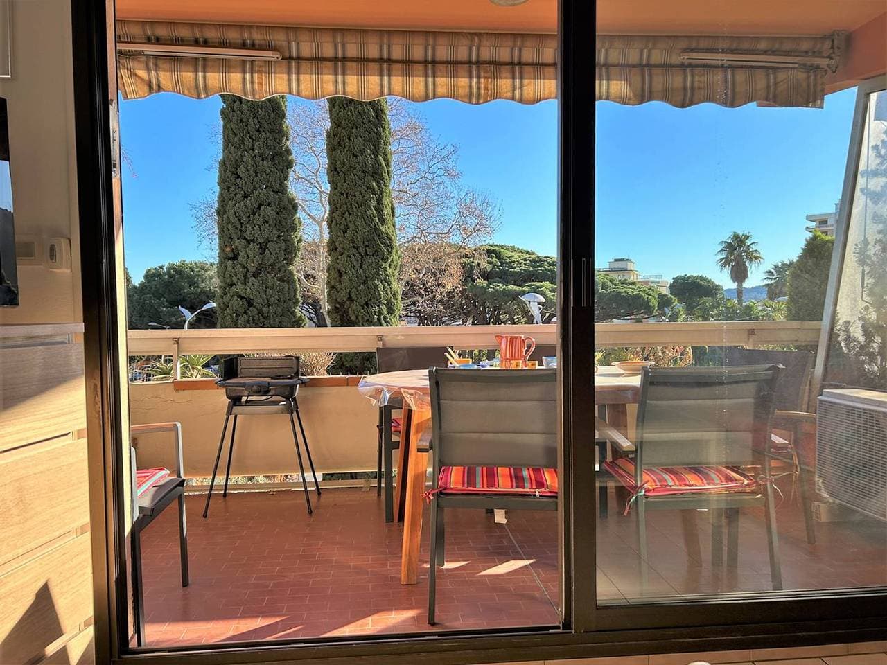 Foto 11 von 20: Studio mit Klimaanlage, Terrasse und Parkplatz nahe am Strand