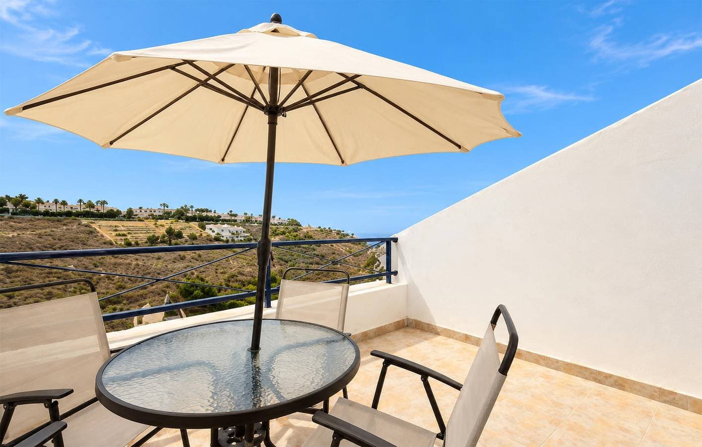 Apartment mit Meerblick, Pool und Terrasse