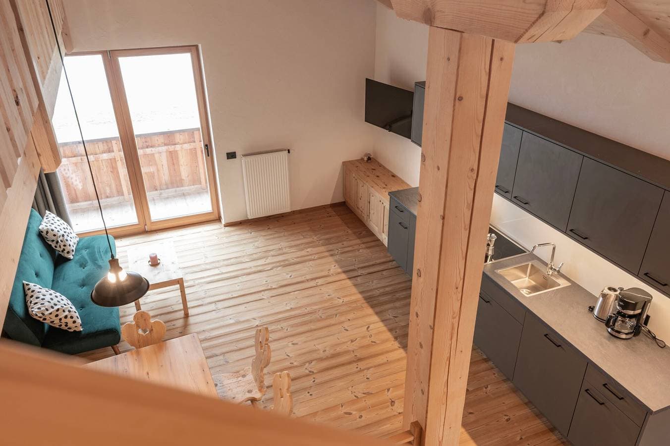 Foto 4 von 39: Ferienwohnung 'Peunt' mit Bergblick, Gemeinschaftsterrasse und Wi-Fi