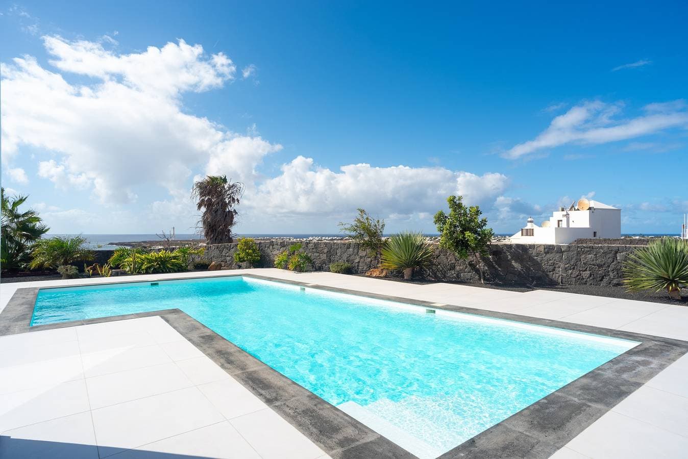 Foto 2 von 38: Villa 'Ereza Royal Elite Hoopoe 109' mit Meerblick, WLAN und Klimaanlage