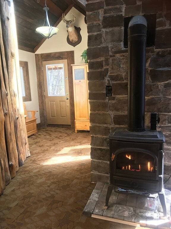 Foto 12 von 23: Romantische Blockhütte im Wald - Whirlpool unter den Sternen - 80 km vom Cn Tower