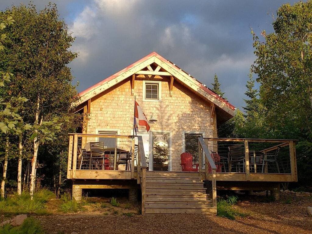 Foto 3 von 11: Raven's Roost Hike-in Sleeping Cabin at Sally's Brook Off-Grid Luxury Cabins
