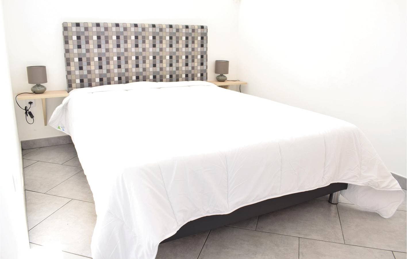 Foto 7 von 14: WiFi, TV & Flussblick Wohnung - 700m nach La Sèves