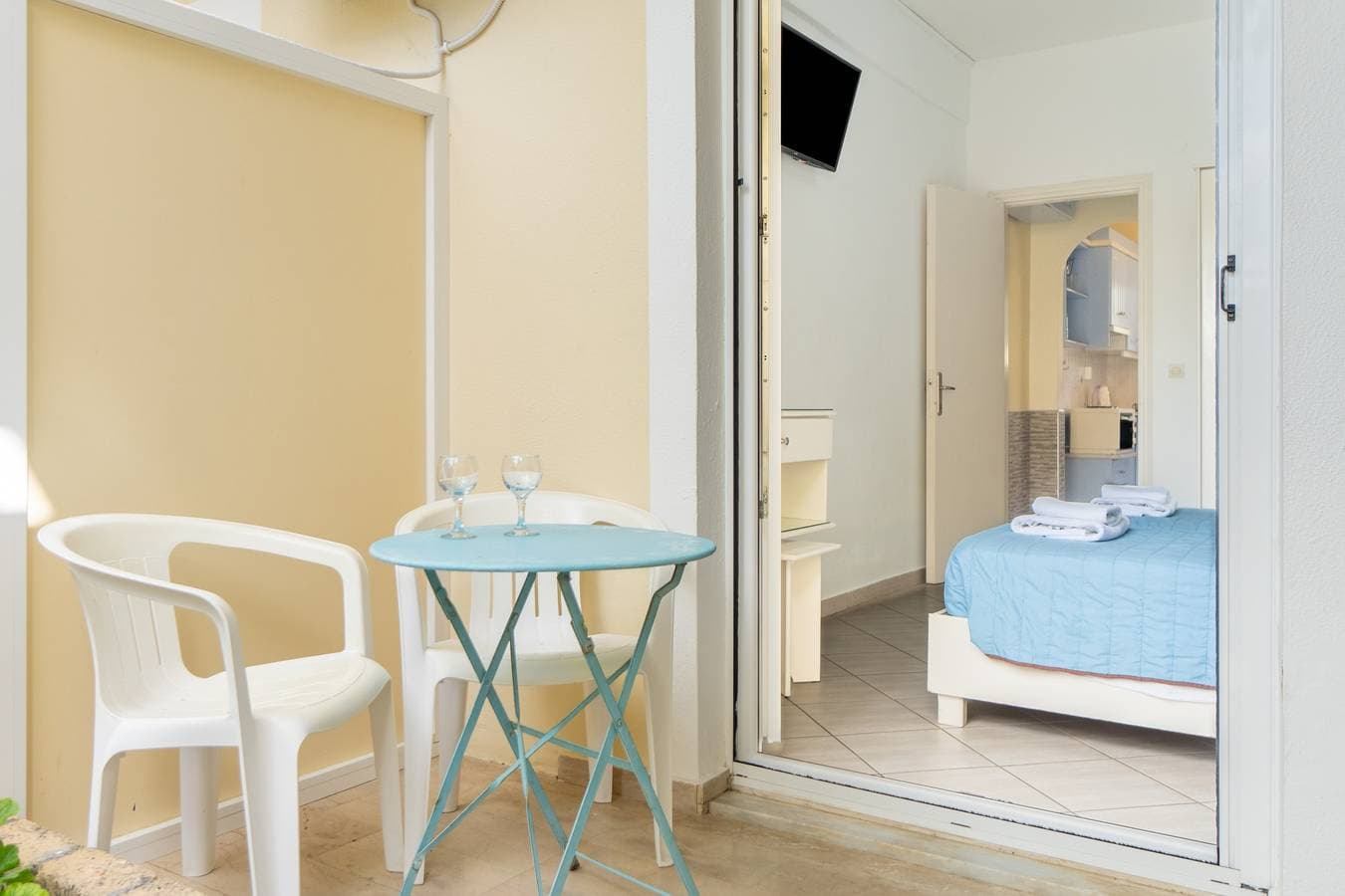 Foto 6 von 21: Einzimmerapartment 'Angelina 1' mit Bergblick, WLAN und Klimaanlage