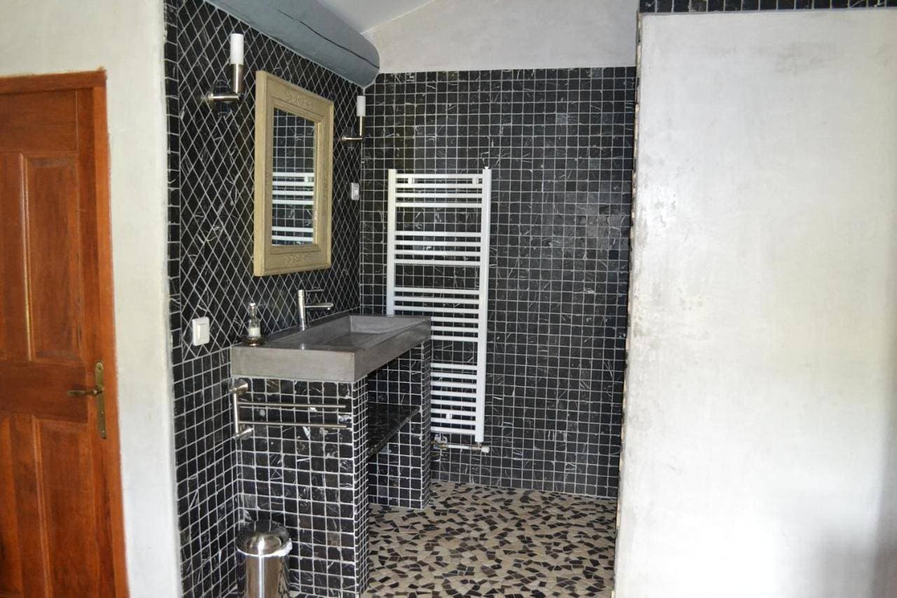 Foto 10 von 18: Double Room with Private Bathroom