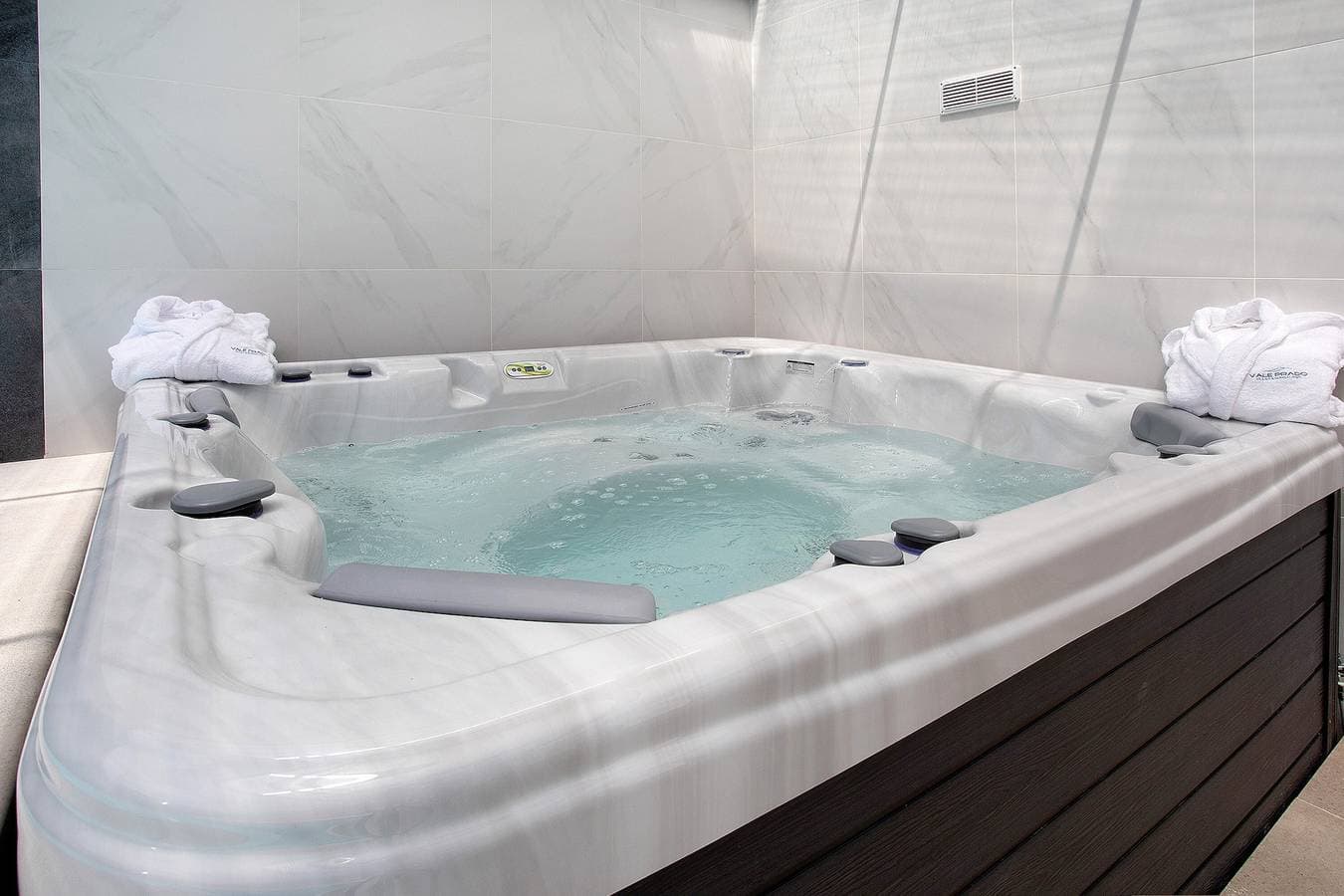 Foto 3 von 28: Villa 'Flor' mit beheiztem Pool, Whirlpool, Wi-Fi und Klimaanlage