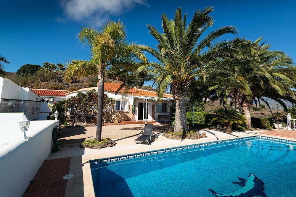 Intime Villa  Meer-/Bergblick 40 m² Pool Palmen free WiFi AC Heizung Sauna Kamin 1