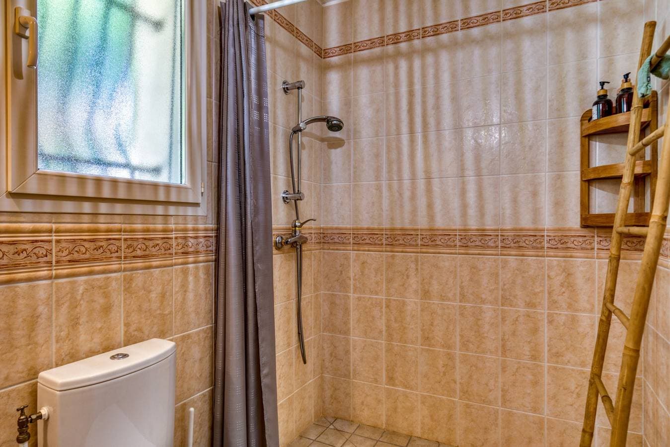 Foto 9 von 20: Gästezimmer „Les Oliviers“ mit privatem Eingang, WLAN und Klimaanlage