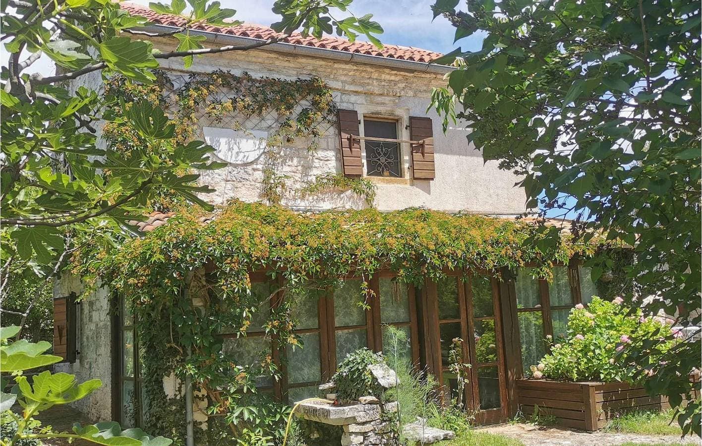 Charmante 80 m² große Ferienwohnung mit beheiztem Pool, Terrasse und WLAN in der Nähe von Kanfanar 1